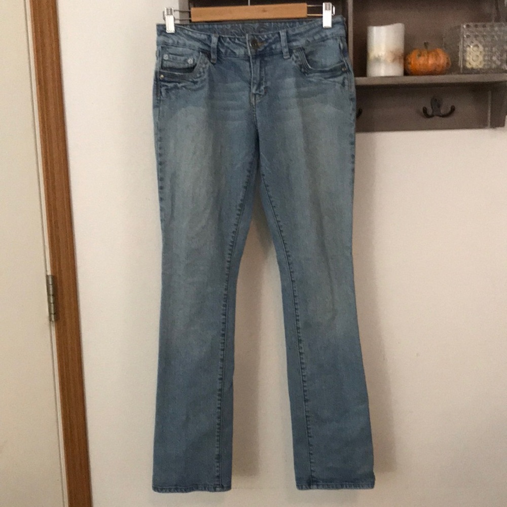 Delia’s Morgan Jeans, blue, size 7/8R, waist 28 inches, length 32 inches,